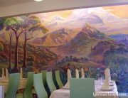 Роспись стены в ресторане Карусель.